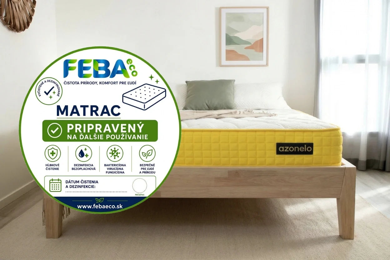 Matrace Azonelo Yellow na dřevěné posteli v ložnici, doplněná o velký kruhový certifikát potvrdzující dezinfekci a připravenost produktu z programu druhá šance k dalšímu použití.