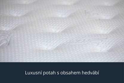 Detailní záběr na luxusní potah s obsahem hedvábí na matraci Azonelo Cloud, který ukazuje jemnou bílou texturu látky.